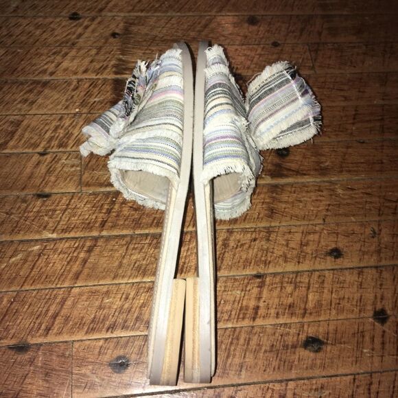 Kelsi Dagger Brooklyn 7.5 striped bow sandals - Picture 3 of 5